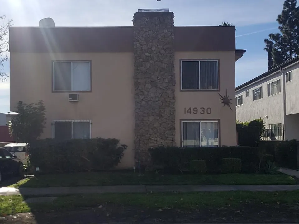 14930 Magnolia Blvd #6