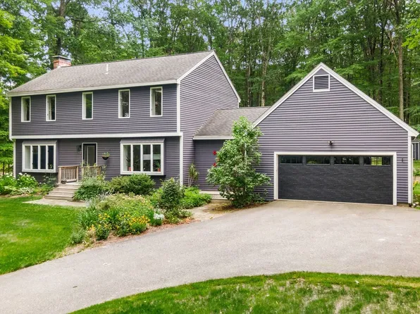 92 Townsend St, Pepperell, MA 01463