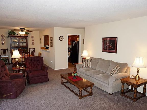 3rd image of 49 Walter Dr