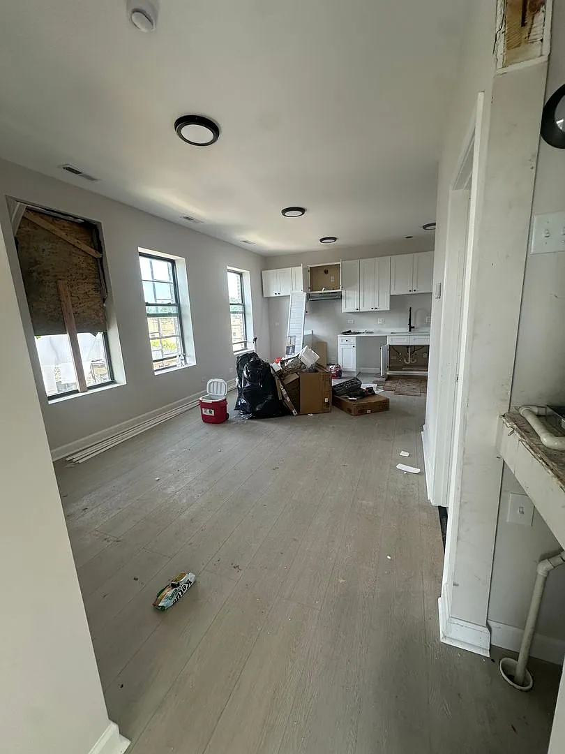 2744 W 18th St — Photo 3