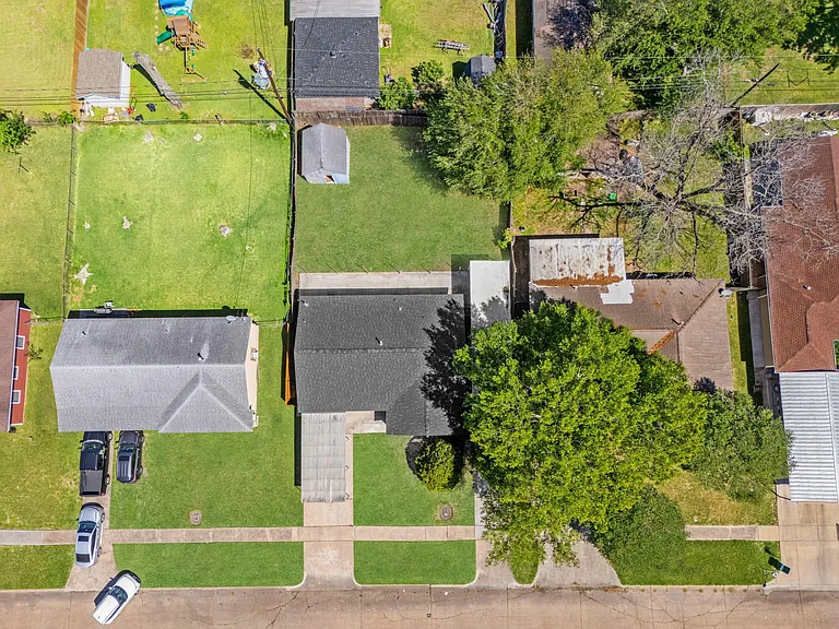 3209 Chestershire Dr — Photo 4