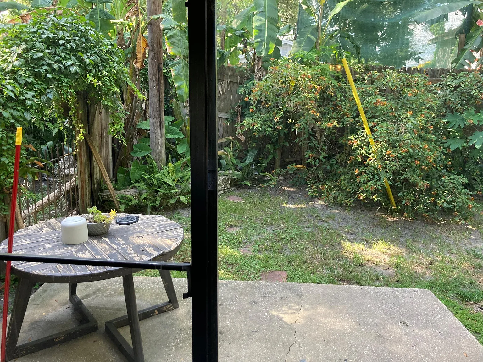 2211 S Fern Creek Ave — Photo 4