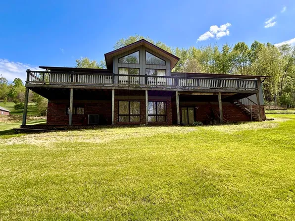 205 Spring Dr, Cedar Bluff, VA 24609