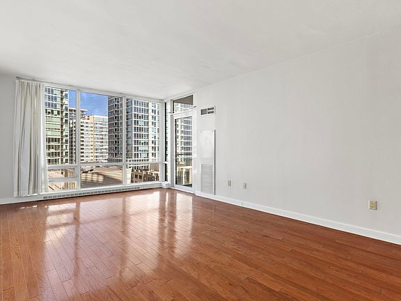 5th image of 20 Newport Pkwy #1209
