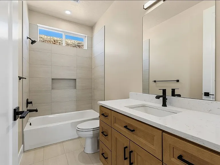 451 N 200 E — Photo 13
