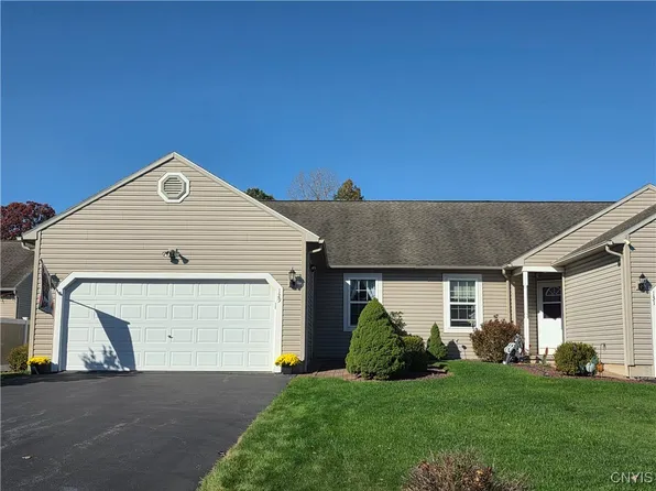 129 Slindes Woods Cir, North Syracuse, NY 13212