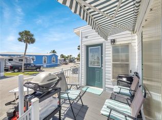 948 Nettles Blvd, Jensen Beach, FL 34957