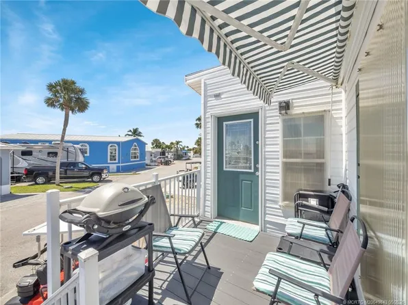 948 Nettles Blvd, Jensen Beach, FL 34957