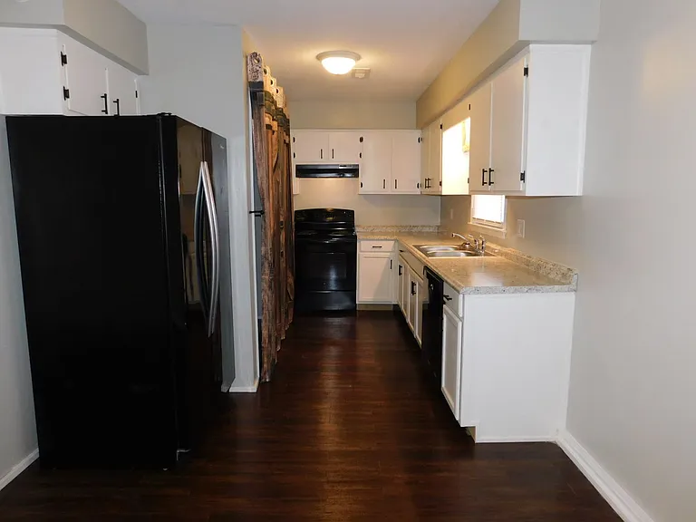 605 Hayden Ct — Photo 9