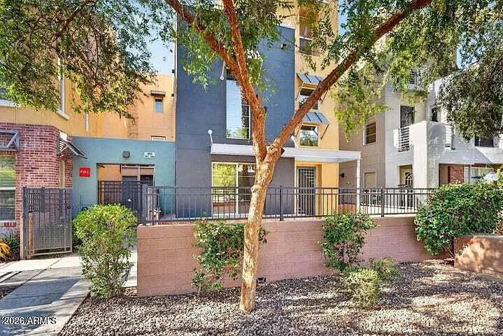 2 bed, 3.5 bath, 1880 sqft, $2,500 — Photo 3
