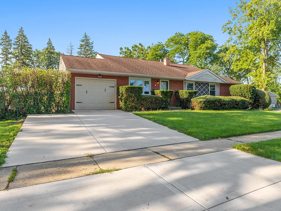 697 Hickory Dr
