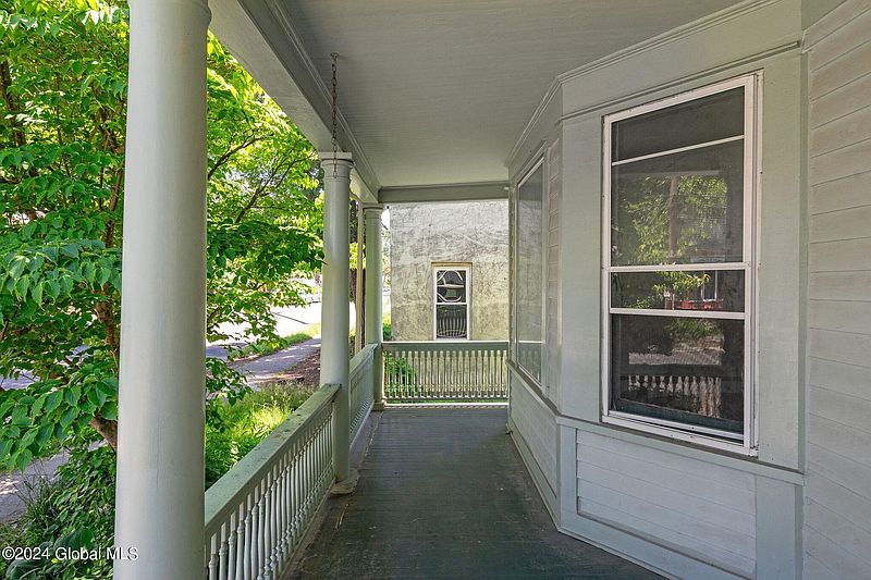 4th image of 538 Morris Street