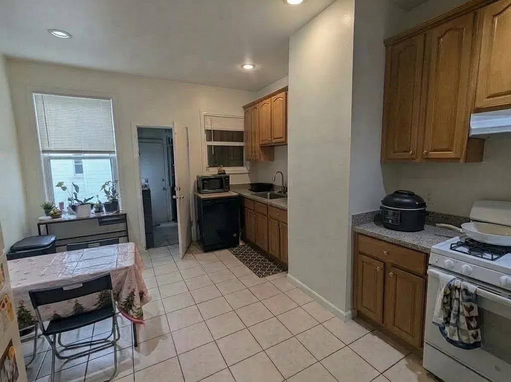 3 bed, $2,800 — Photo 2