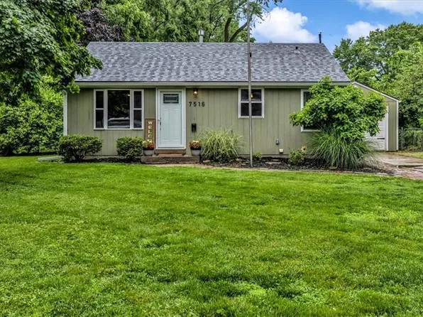 7516 Foster St, Overland Park, KS 66204