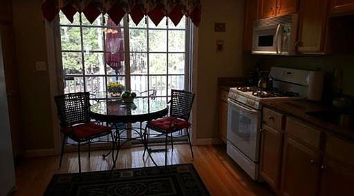 3rd image of 8 Tanglewood Park Dr