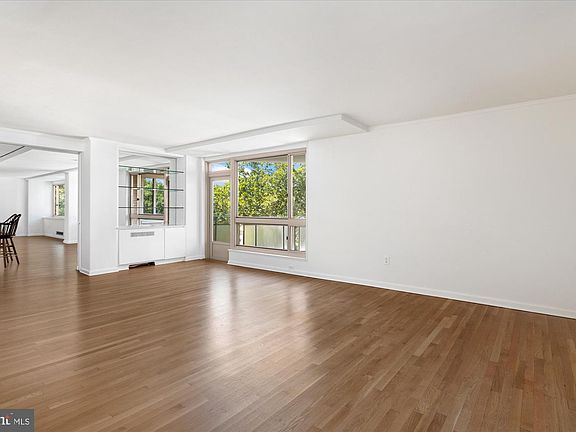 5th image of 4101 Cathedral Ave NW #903
