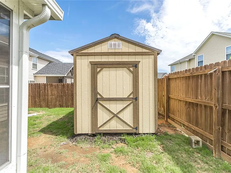 104 Bryce Dr — Photo 31