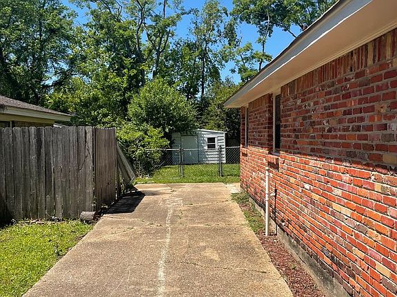 2nd image of 2030 Green Acres Dr