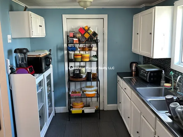 85R Glen St #4, Somerville, MA 02145