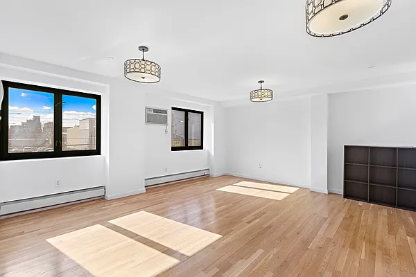 Sold by Thomas Lipovetsky, LREB | media 4