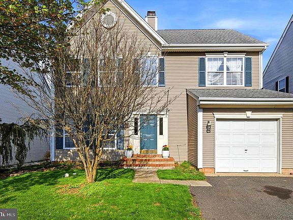 3rd image of 408 Dartmoor Rd
