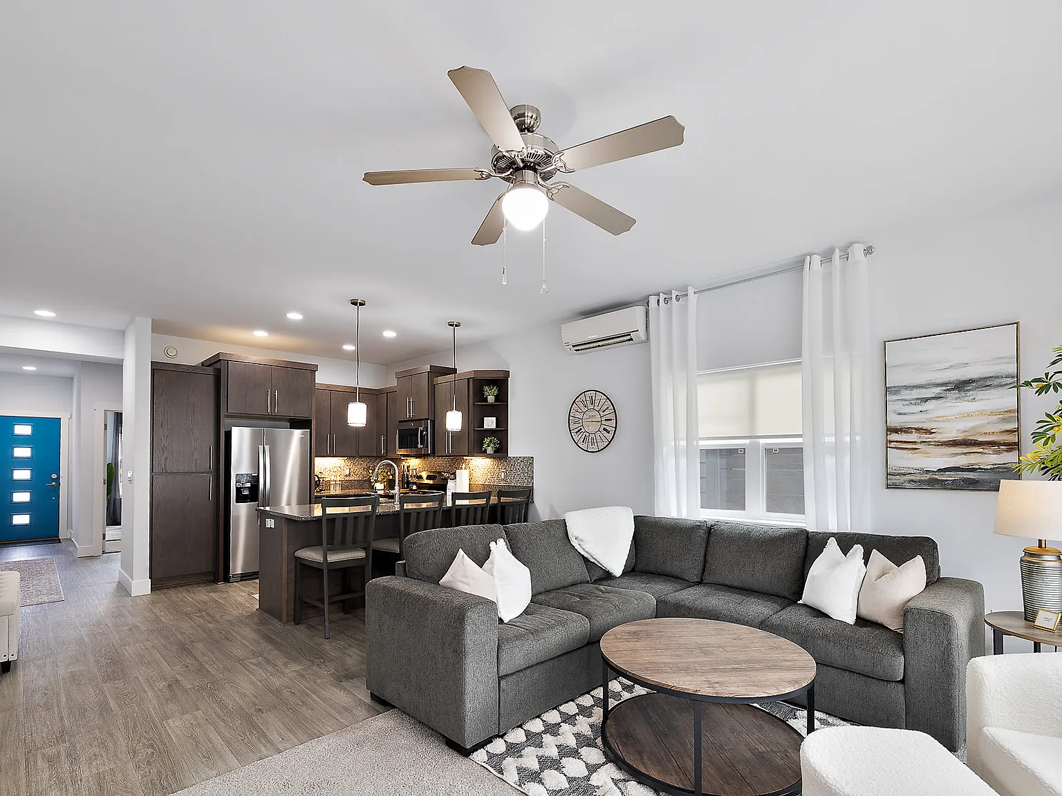 2 bed, 1114 sqft, $2,750 — Photo 2
