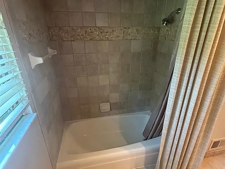 24915 Lakeland St — Photo 21