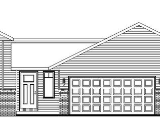 180 Creekside Dr, Eagle Lake, MN 56024