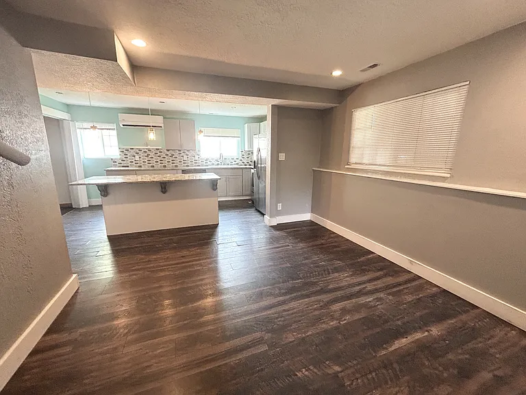 453 E Fort Union Blvd — Photo 6