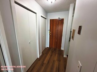 90 Glamis Dr SW #4494, Calgary, AB T3E 6T8