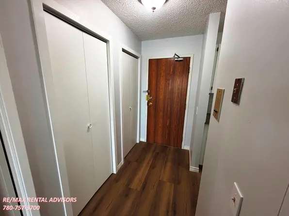 90 Glamis Dr SW #4494, Calgary, AB T3E 6T8