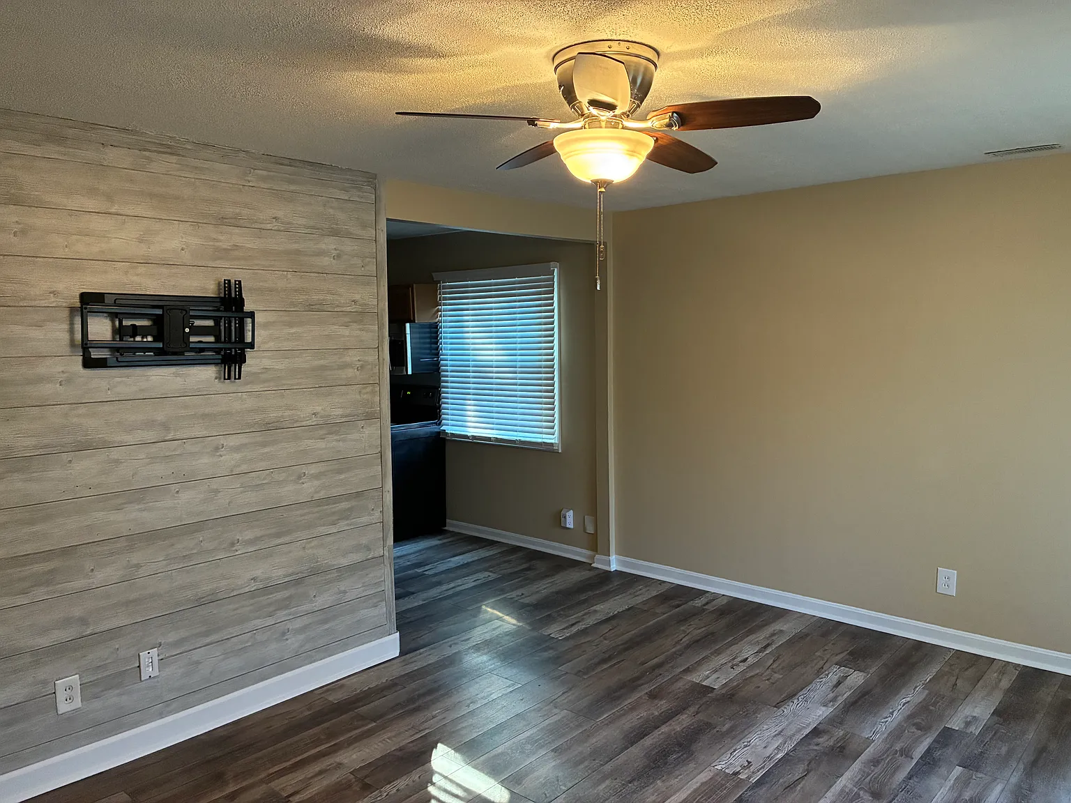 3 bed, 1264 sqft, $1,700 — Photo 4