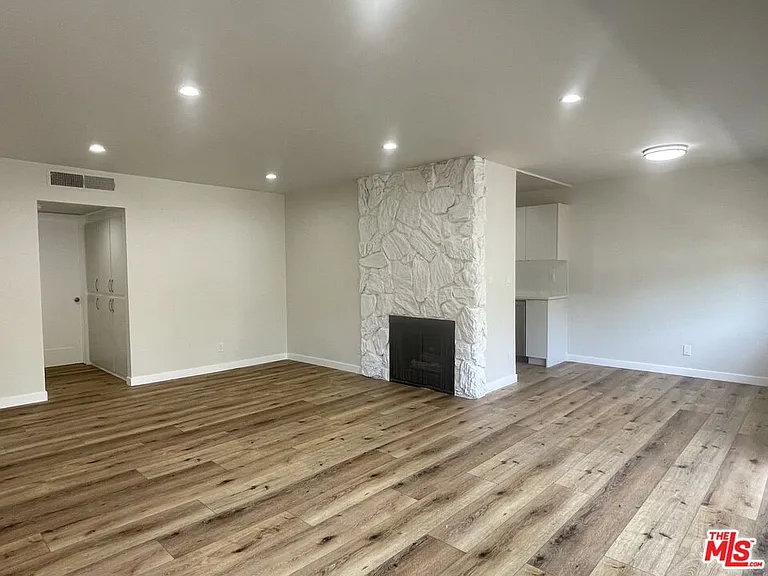 11806 Mayfield Ave #104 — Photo 4