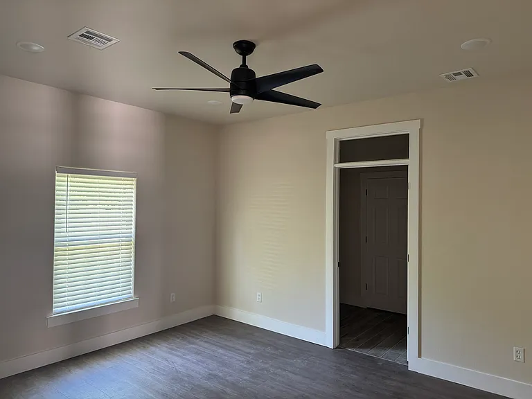 411 Pendleton St — Photo 11