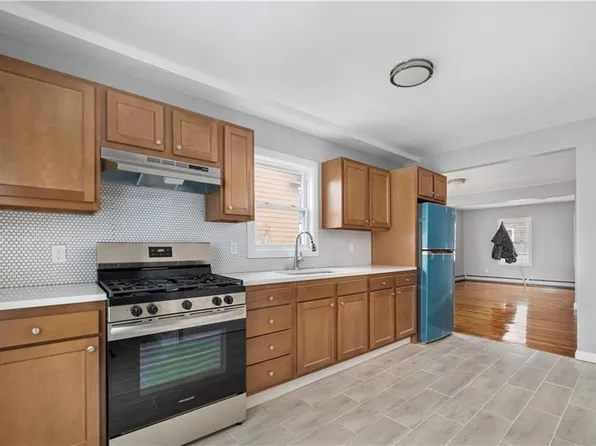 35 Central St, Lincoln, RI 02838