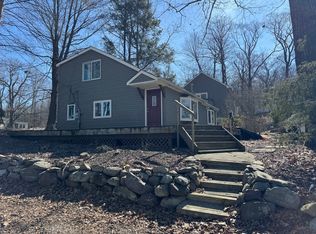 5 Flanders Rd, Hewitt, NJ 07421