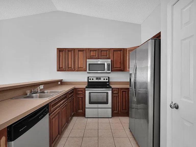 8305 Homeport Ct — Photo 14