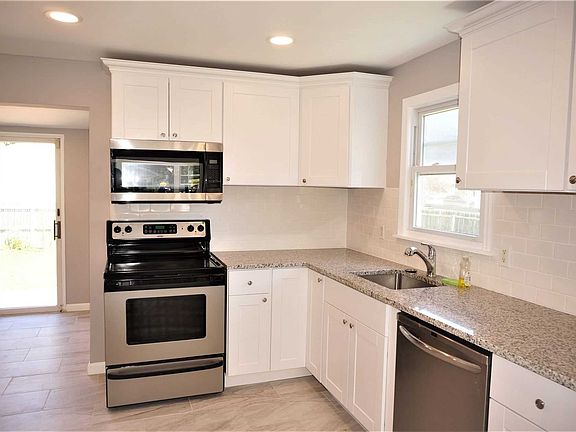 5th image of 145 Schmidt Ave
