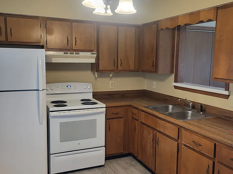 400 Bomber Blvd #A — Photo 4