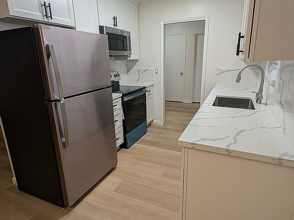 5th image of 429 Dunster Dr #1