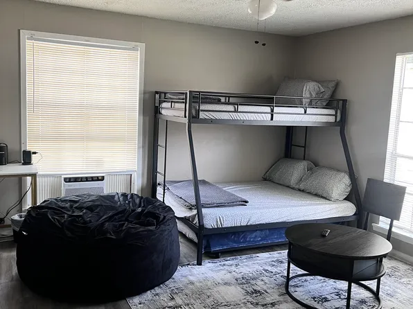 4019 Garrow St #B, Houston, TX 77003