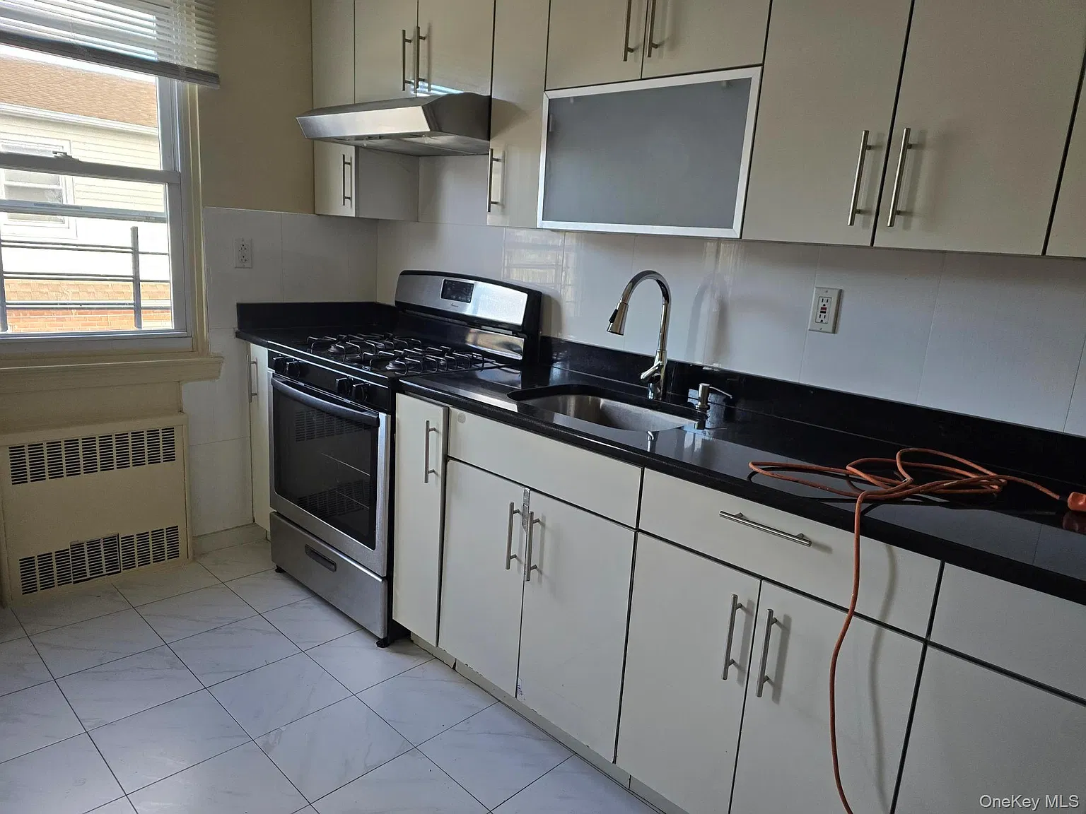 2 bed, 1.5 bath, 1000 sqft, $2,700 — Photo 3