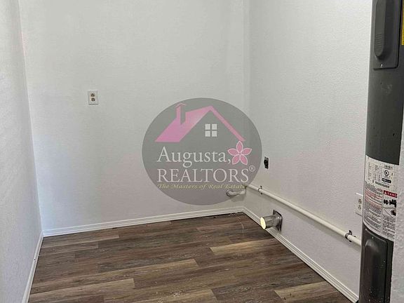 4th image of 3601 Purdue Ln