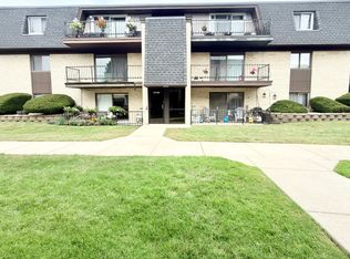 11119 S 84th Ave APT 3B, Palos Hills, IL 60465