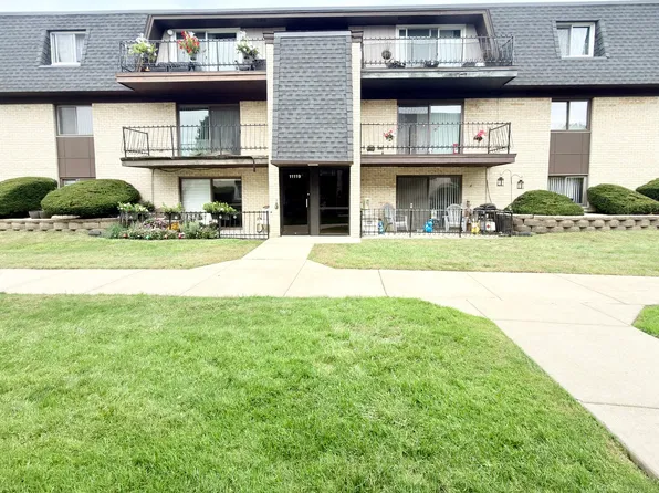 11119 S 84th Ave APT 3B, Palos Hills, IL 60465