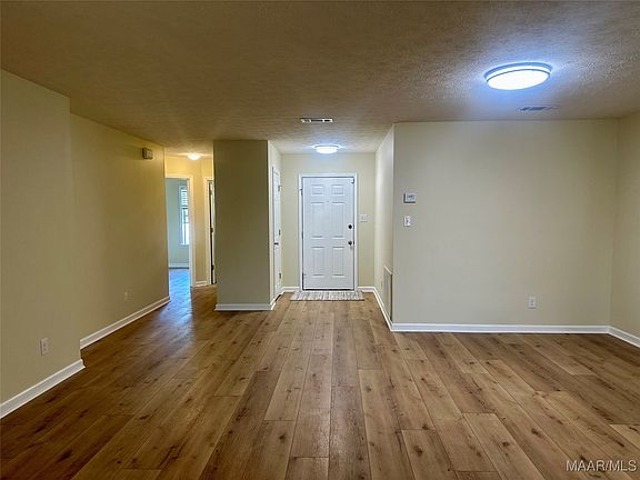 3rd image of 615 Little Farm Rd