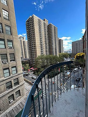 4th image of 88 Fulton St #226