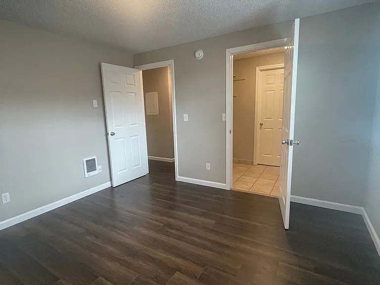 Albany Meadows Apartments — Photo 24