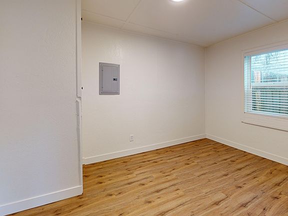 4th image of 2706 Virginia Ave