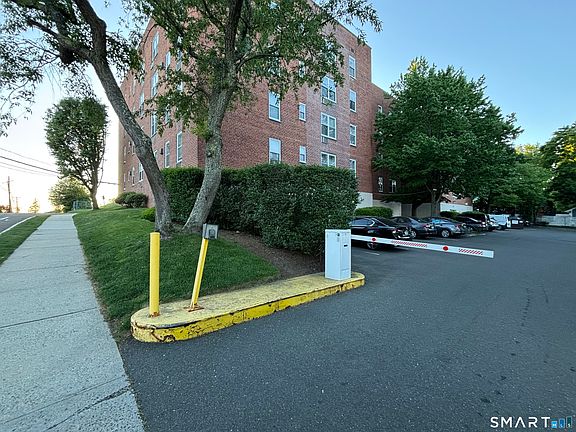4th image of 50 Fairview Avenue #3H